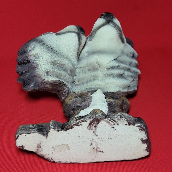 Sculpted 2 Grey Wolf Head Bust Engraved 3 Wolves Figurine Statue Figure - Picture 4 of 12